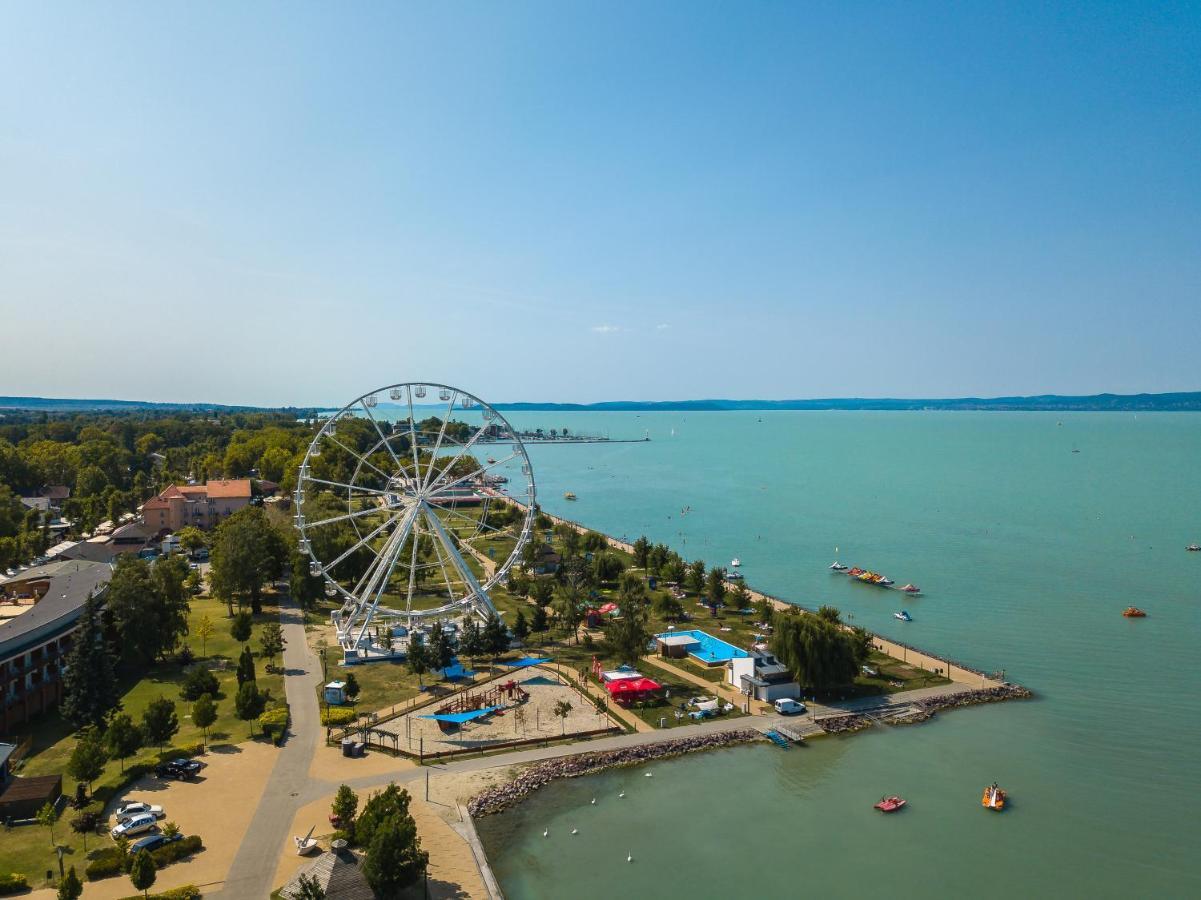 Holiday Hotel Siófok Exterior foto